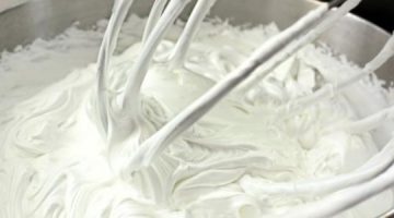 طريقة عمل كريمة بيضاء – لتزيين الكيك سهله وسريعة
