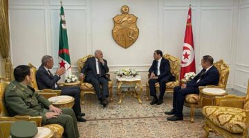 وزير خارجية الجزائر في تونس بعد شهور من توتر العلاقات