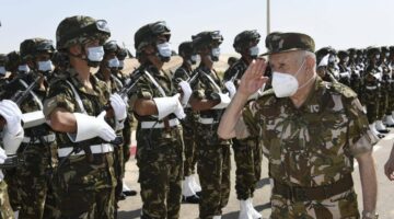 مقتل 3 أشخاص في تحطم مروحية عسكرية جنوب الجزائر