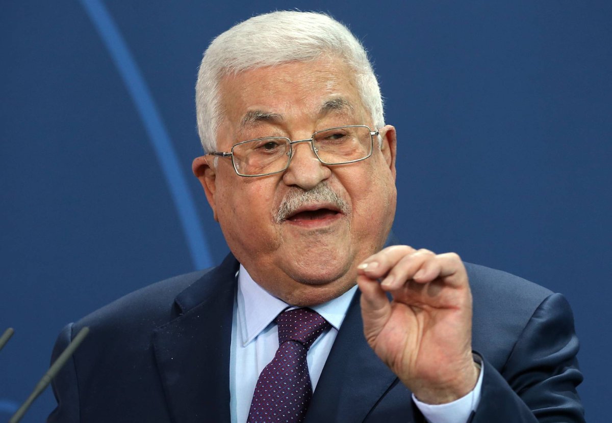محمود عباس يصل إلى قطر على رأس وفد فلسطيني رفيع