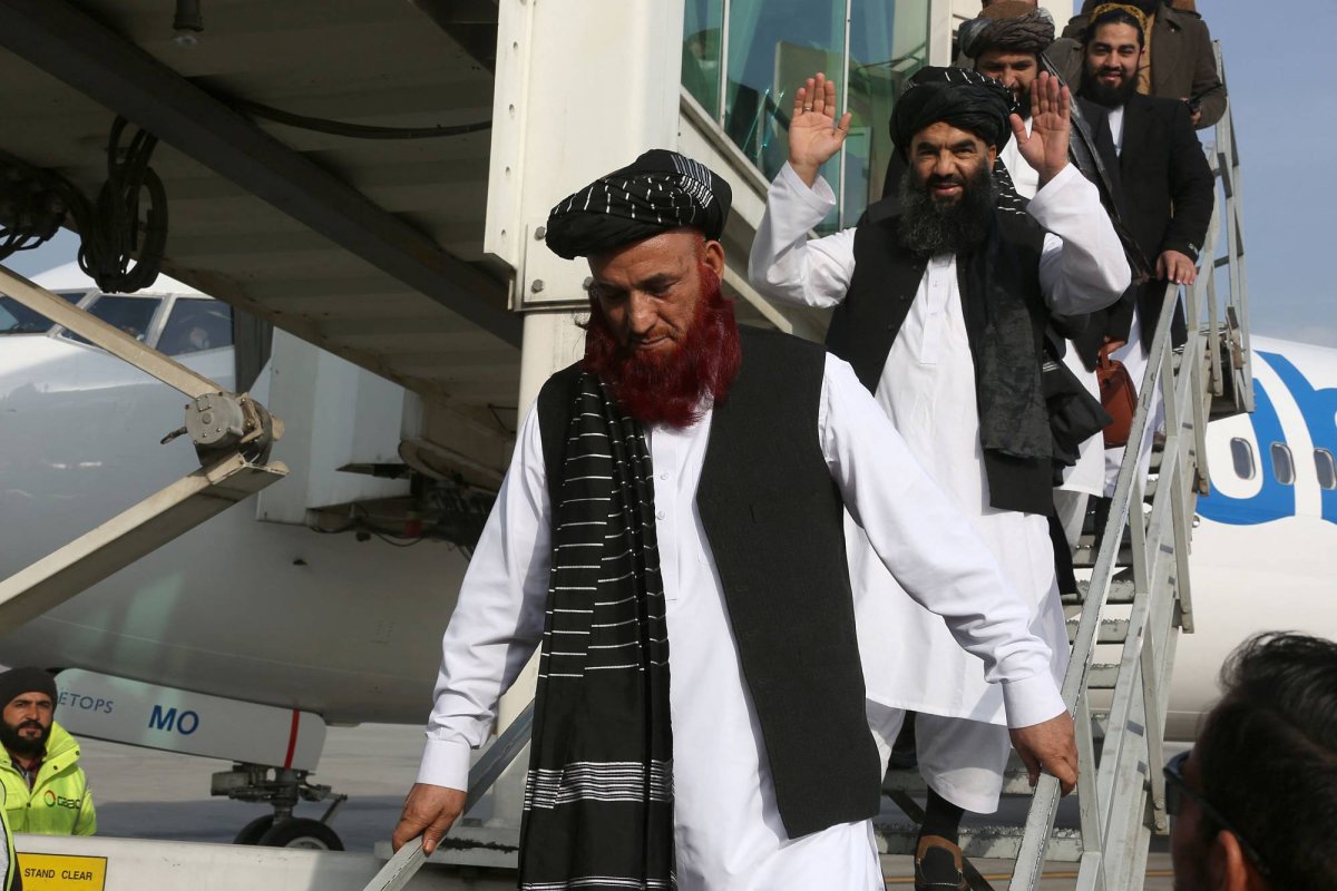 معتقلان سابقان في غوانتانامو يعودان إلى أفغانستان