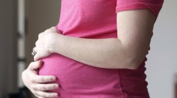 مضاعفات الحمل قد تعرض طفلك لأمراض القلب