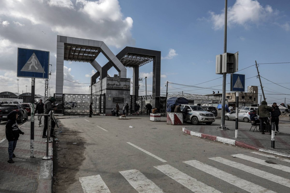عودة معبر رفح للعمل بعد سيطرة الشرطة الفلسطينية على جانبها منه
