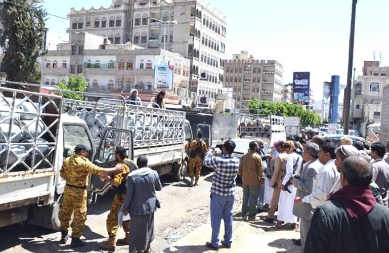 الحوثيون يضاعفون معاناة السكان بافتعال أزمة في غاز الطهي