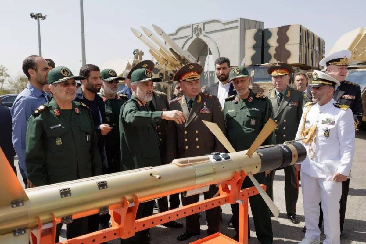 إيران ترسل مئات الصواريخ الباليستية إلى روسيا