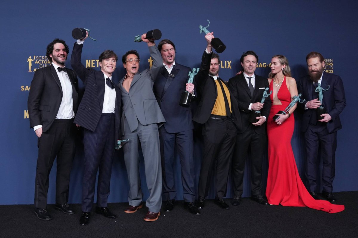 «أوبنهايمر» ينال جائزة «ساغ» الكبرى… وكيليان ميرفي أفضل ممثل