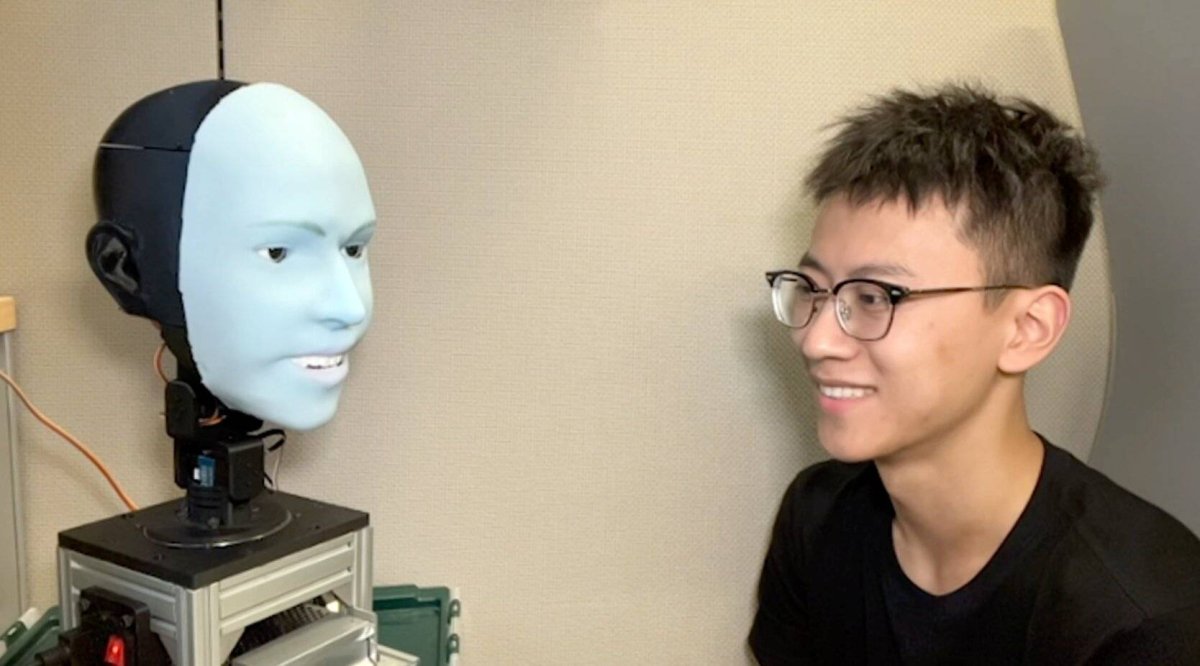 أحدث روبوت يتوقع تعبيرات الوجه البشري ويتفاعل معها في الوقت الفعلي