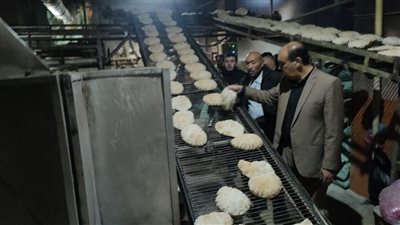 التموين تحرر محاضر غش في وزن الخبز وعدم الالتزام بالتسعيرة الجديدة بأسيوط