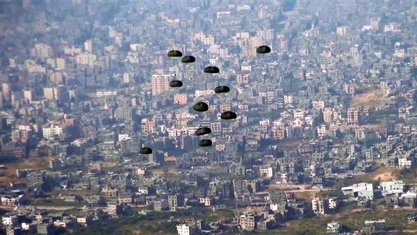 بالفيديو.. القوات الجوية المصرية تواصل أعمال إسقاط المساعدات الإنسانية على غزة
