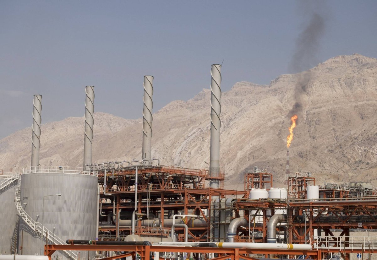 صادرات إيران النفطية تبلغ 35 مليار دولار في 12 شهراً