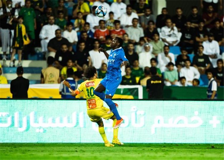فيديو | محمد شريف يسجل والخليج يسقط برباعية أمام الهلال في الدوري السعودي