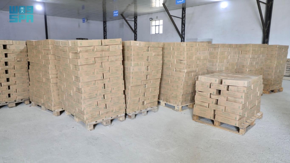 مركز الملك سلمان للإغاثة يوزع مساعدات غذائية بألبانيا واليمن وكينيا