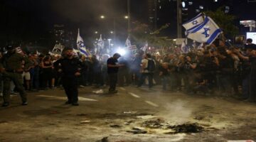 مواجهات ودهس متظاهرين طالبوا باستقالة نتنياهو.. ماذا حدث في تل أبيب ليلة أمس؟