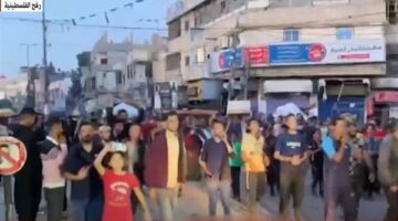 أهالي رفح يحتفلون بإعلان حماس الموافقة على وقف إطلاق النار.. فيديو
