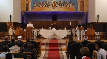 بحضور البابا تواضروس، الليبرالي المصري يشارك احتفالات عيد القيامة بالعباسية