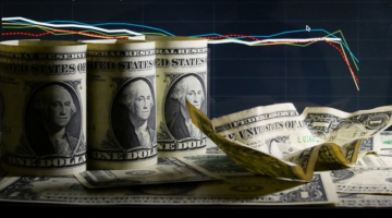 “بلومبرج” ترصد أسباب هيمنة الدولار عالميا
