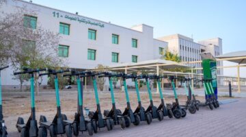“سكوترات” تنقل الطلاب داخل حرم جامعة جدة