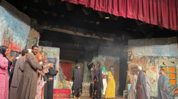 فريق التمثيل بأكاديمية طيبة يقدم عرضاً مسرحياً بمسابقة التعليم العالي