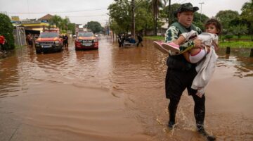 فيضانات غير مسبوقة تجبر 70 ألف شخص في البرازيل على ترك منازلهم