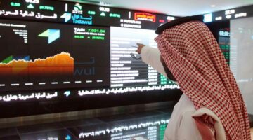 مؤشر سوق الأسهم السعودية يغلق منخفضًا عند مستوى 12372 نقطة